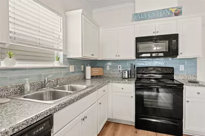 3535 Avenue M, Galveston, TX 77550 - Photo 16