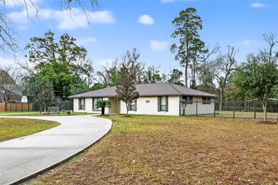 1011 Chateau Woods Parkway Drive, Conroe, TX 77385 - Photo 4