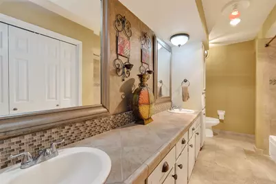 1011 Chateau Woods Parkway Drive, Conroe, TX 77385 - Photo 22