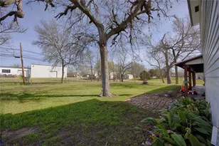 309 Anderson St, Schulenburg, TX 78956 - Photo 22