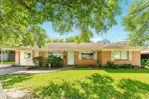 708 Western Ave, Angleton, TX 77515 - Photo 1