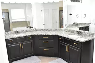 14822 Twin Waters CT, Houston, TX 77044 - Photo 18