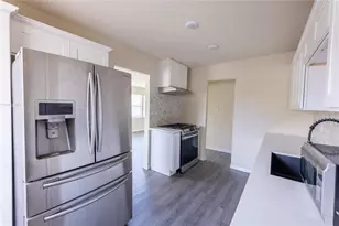 4942 Bataan Rd, Houston, TX 77033 - Photo 6