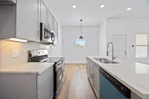 9723 Cargill St, Houston, TX 77029 - Photo 2