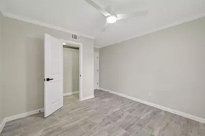 9642 Meadowglen Lane, Houston, TX 77063 - Photo 14