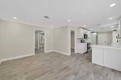 9642 Meadowglen Lane, Houston, TX 77063 - Photo 8