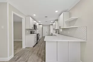 9642 Meadowglen Ln, Houston, TX 77063 - Photo 1