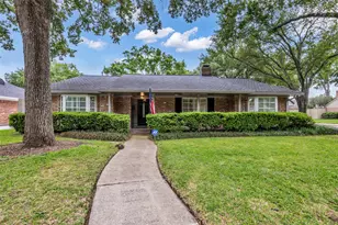10051 Meadow Lake Ln, Houston, TX 77042 - Photo 1
