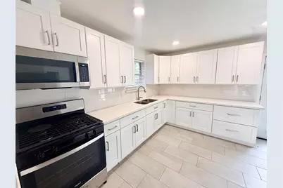 1310 Valley Drive, Angleton, TX 77515 - Photo 2