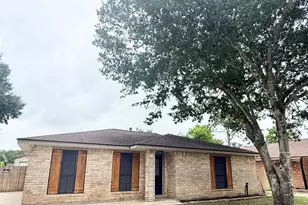 1310 Valley Dr, Angleton, TX 77515 - Photo 1