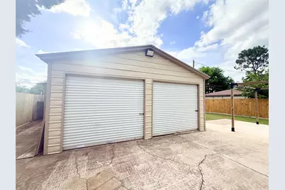 1310 Valley Drive, Angleton, TX 77515 - Photo 10