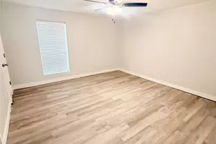 1310 Valley Dr, Angleton, TX 77515 - Photo 4