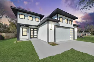 316 E Oakdale St, Dayton, TX 77535 - Photo 1