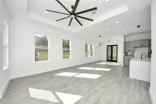 316 E Oakdale St, Dayton, TX 77535 - Photo 12