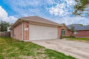 11814 Copperas Creek Dr, Sugar Land, TX 77498 - Photo 2