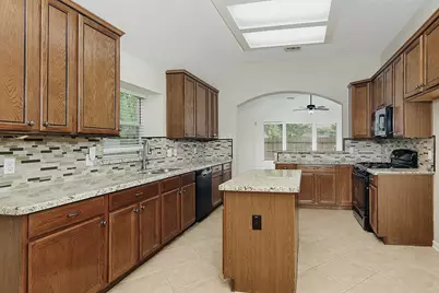 23 Lamps Glow Place, The Woodlands, TX 77382 - Photo 10