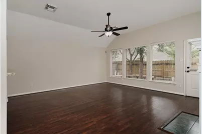 23 Lamps Glow Place, The Woodlands, TX 77382 - Photo 6