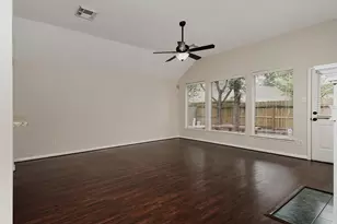 23 Lamps Glow Pl, The Woodlands, TX 77382 - Photo 6