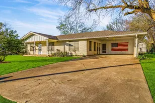 205 Commerce Street N, Madisonville, TX 77864 - Photo 1