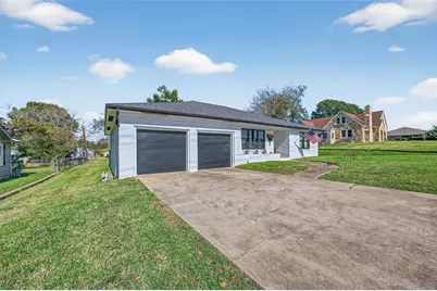 302 W Stone Street, Brenham, TX 77833 - Photo 2