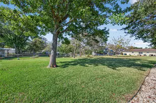 302 W Stone St, Brenham, TX 77833 - Photo 26