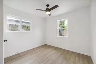 306 E E 40th 1/2 Building 1, Houston, TX 77018 - Photo 4