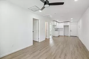 306 E E 40th 1/2 Building 1, Houston, TX 77018 - Photo 2