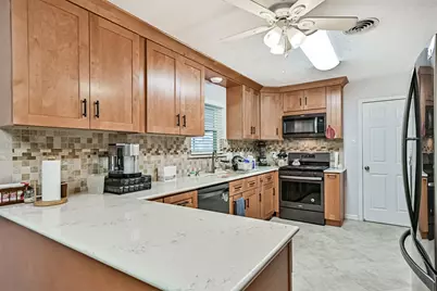 5106 Harbor Light Drive, Dickinson, TX 77539 - Photo 12