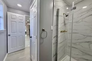 325 Texas St, Freeport, TX 77541 - Photo 12