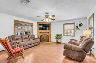 201 Magnolia Rd, Cleveland, TX 77328 - Photo 4