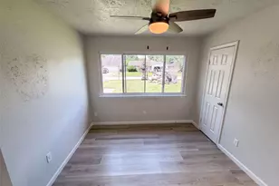 318 Flora Vista Dr, Houston, TX 77598 - Photo 10