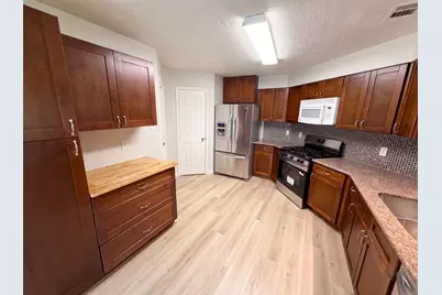 318 Floravista Drive, Houston, TX 77598 - Photo 2