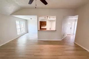 318 Flora Vista Dr, Houston, TX 77598 - Photo 6