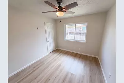 318 Floravista Drive, Houston, TX 77598 - Photo 12