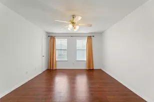8252 Golf Green Cir, Houston, TX 77036 - Photo 12