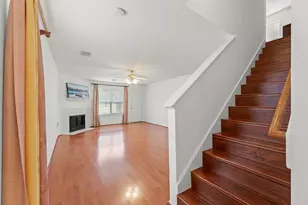 8252 Golf Green Cir, Houston, TX 77036 - Photo 2