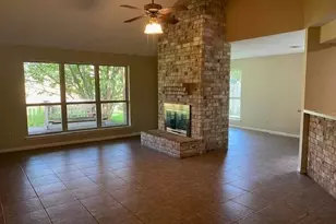 523 Gleneagles Dr, Friendswood, TX 77546 - Photo 2