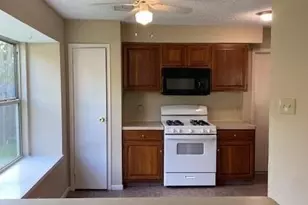 523 Gleneagles Dr, Friendswood, TX 77546 - Photo 4