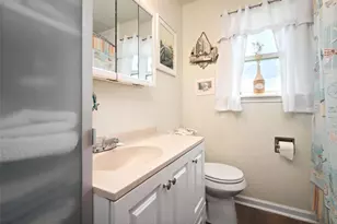 303 N 9th St, Beasley, TX 77417 - Photo 36