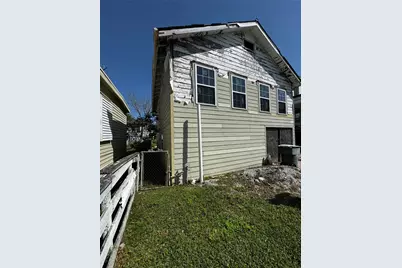 3122 Avenue N 1/2, Galveston, TX 77550 - Photo 2