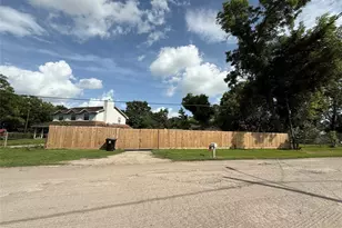 4302 Banner Dr, Houston, TX 77013 - Photo 2