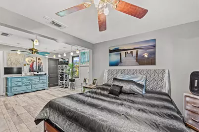 5411 Avenue R 1/2, Galveston, TX 77551 - Photo 12