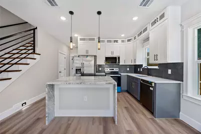 4624 Mayflower Street #A/B, Houston, TX 77033 - Photo 8