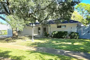 11907 Renwick Dr, Houston, TX 77035 - Photo 2