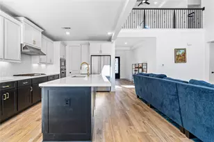 10606 Kingston Spg Dr, Missouri City, TX 77459 - Photo 2