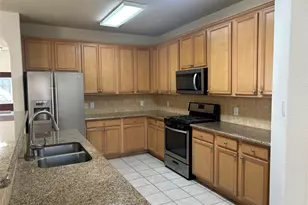 5218 Meadow Canyon Dr, Sugar Land, TX 77479 - Photo 4