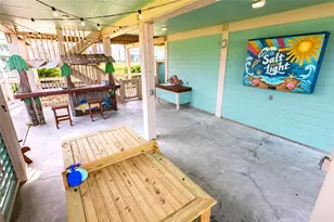 3228 Castle Dr, Crystal Beach, TX 77650 - Photo 4
