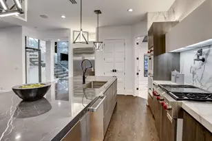 5158 Huckleberry Cir, Houston, TX 77056 - Photo 8
