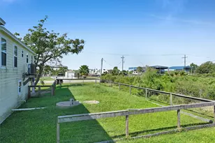 1120 N Monkhouse Dr, Crystal Beach, TX 77650 - Photo 14