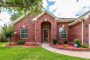 16806 Bay Ledge Ct, Friendswood, TX 77546 - Photo 2